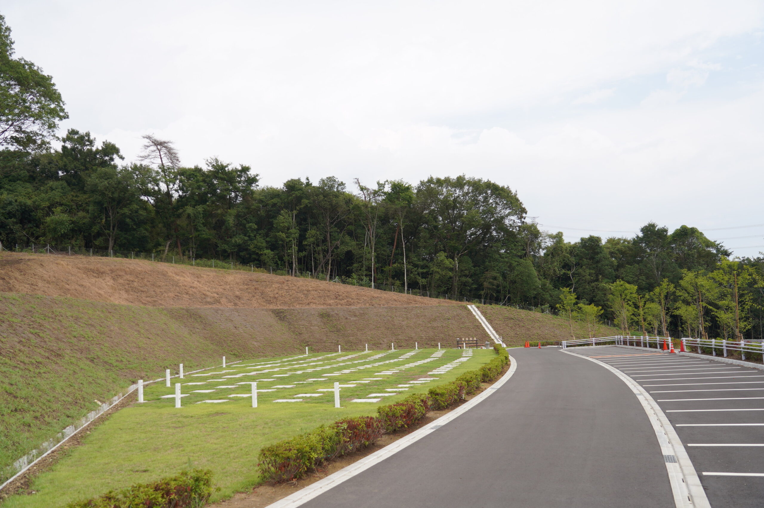 新区画の様子（八王子山公園墓地）