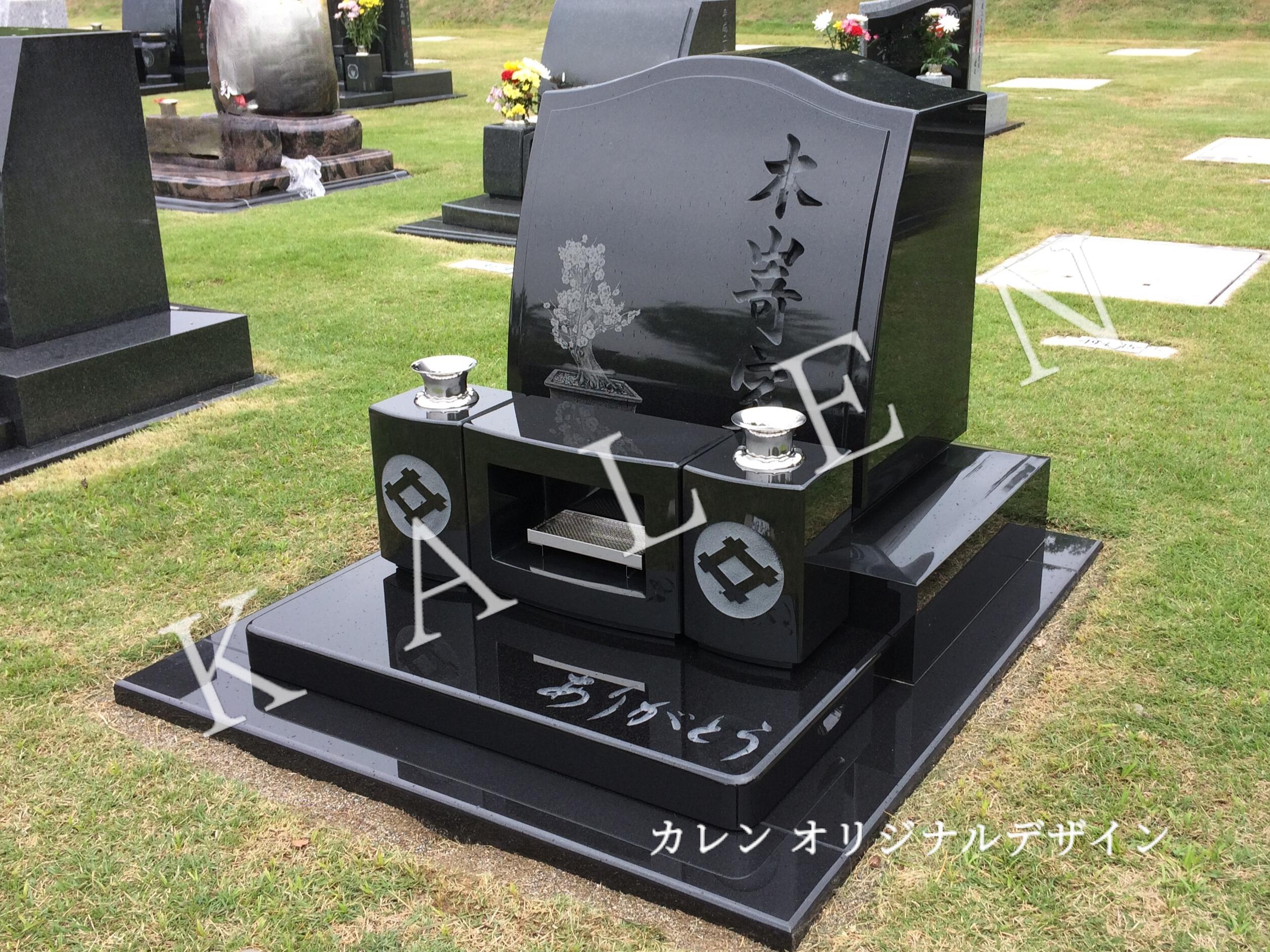 黒色石材を使用したお墓（群馬県太田市八王子山公園墓地）