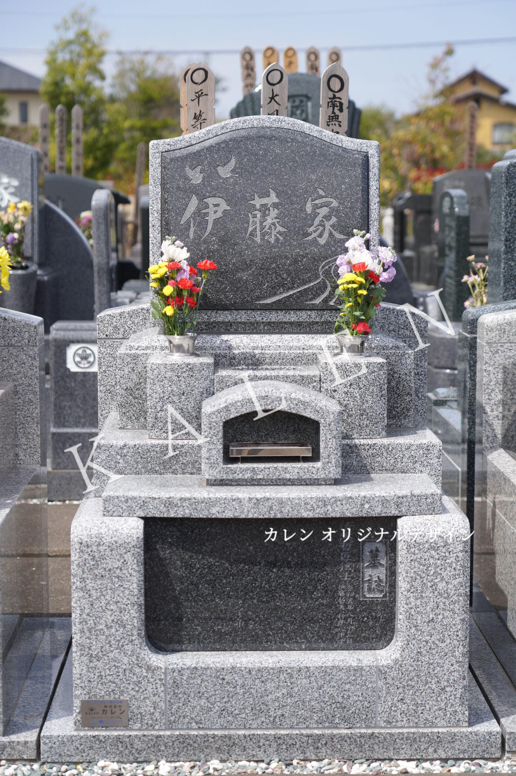 灰色の石材を使用したお墓(墓石のカレン施工)