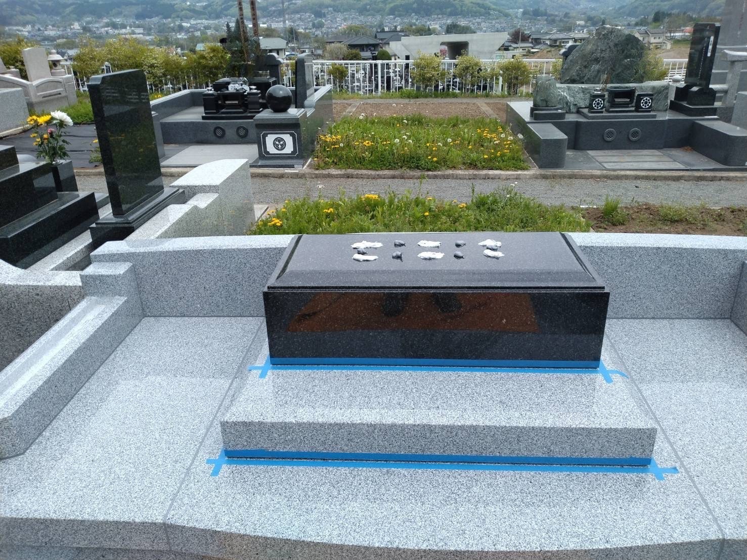 石塔を施行している様子