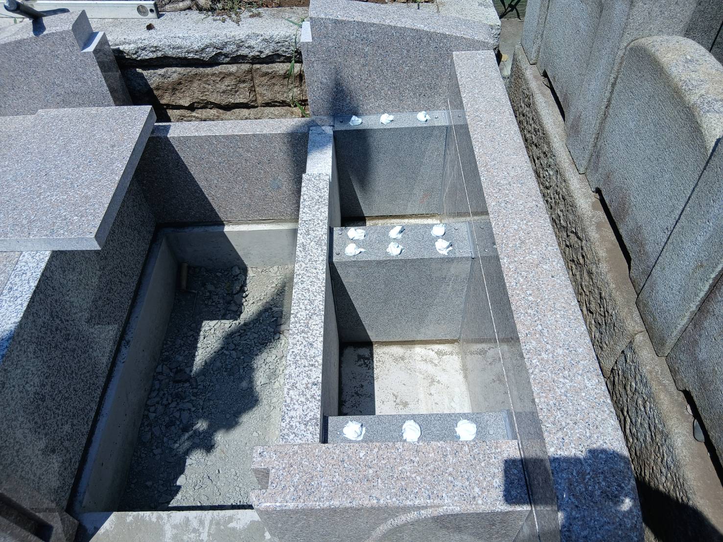 墓石施工の様子