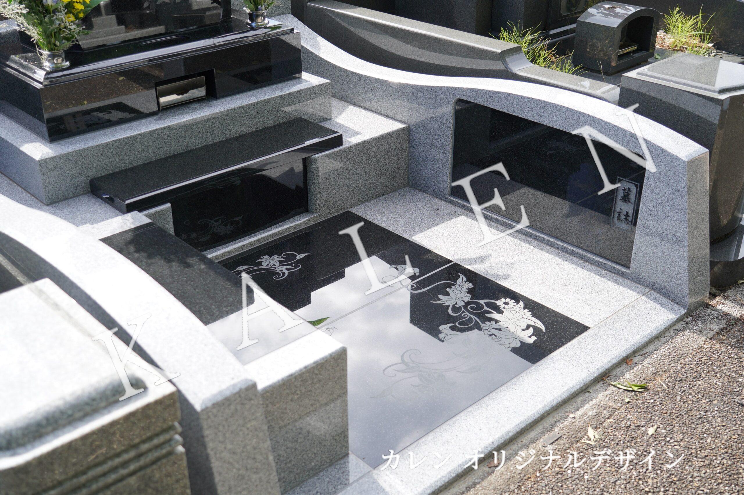 外柵に埋め込まれた墓誌（栃木県宇都宮市東の杜公園）