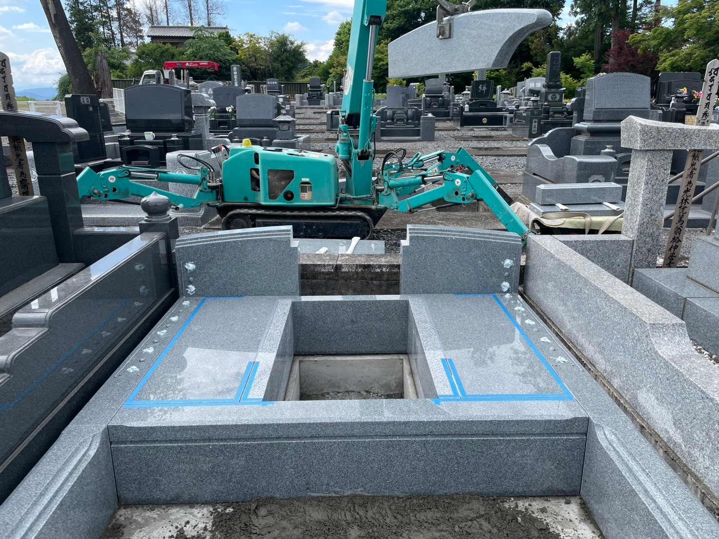 墓石施工の様子