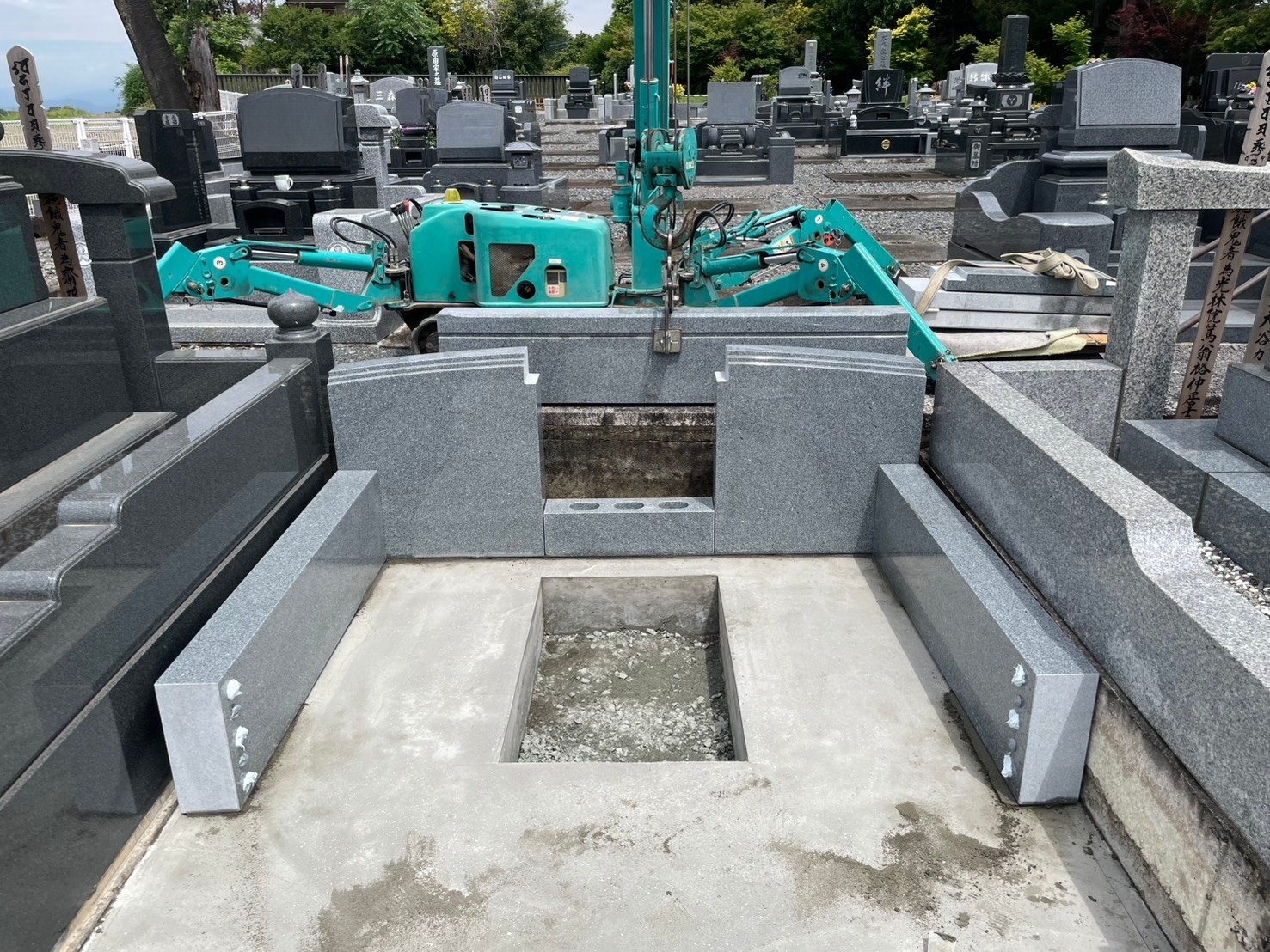 墓石施工の様子