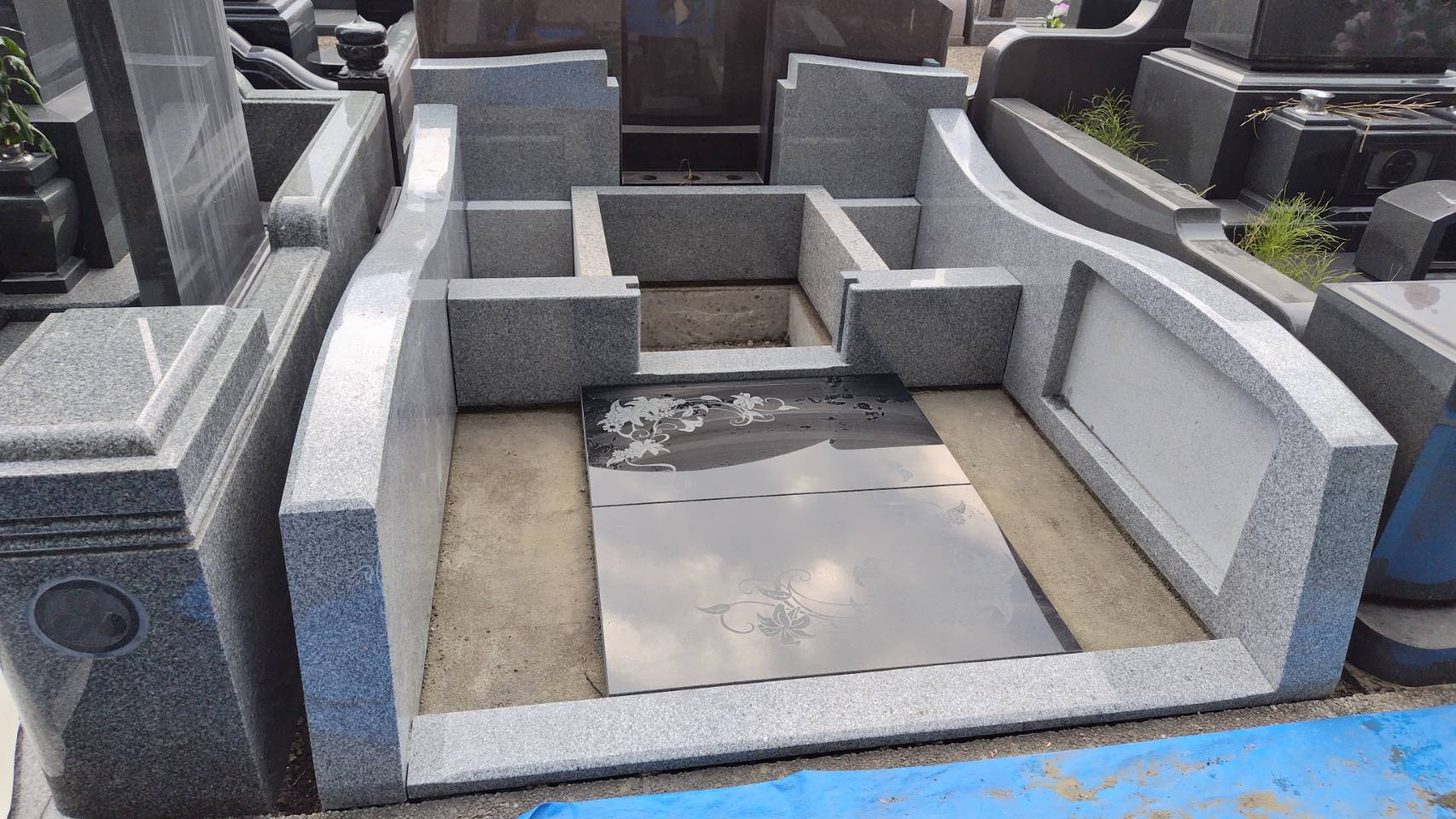 墓石施工の様子