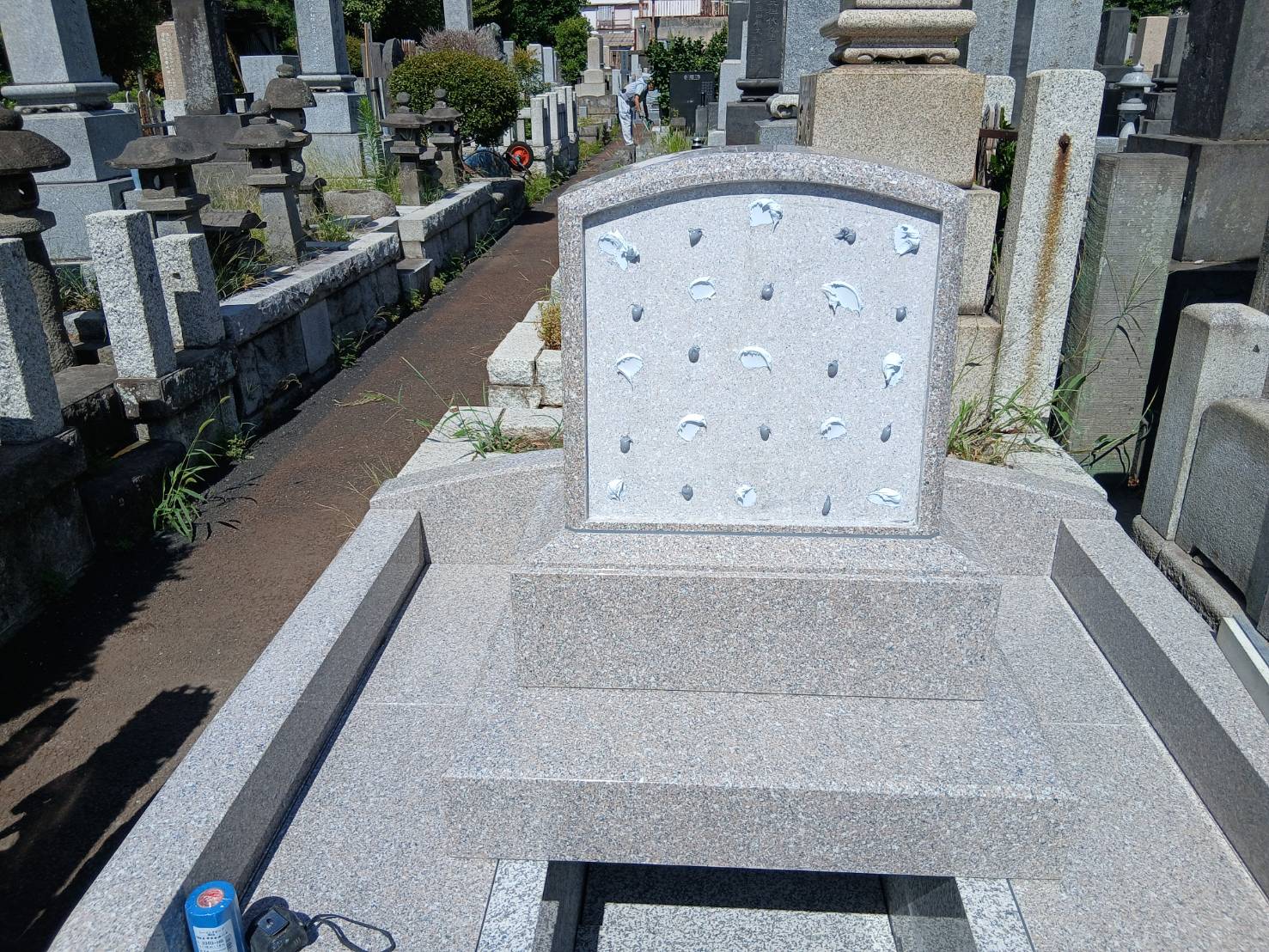 竿石を施行している様子