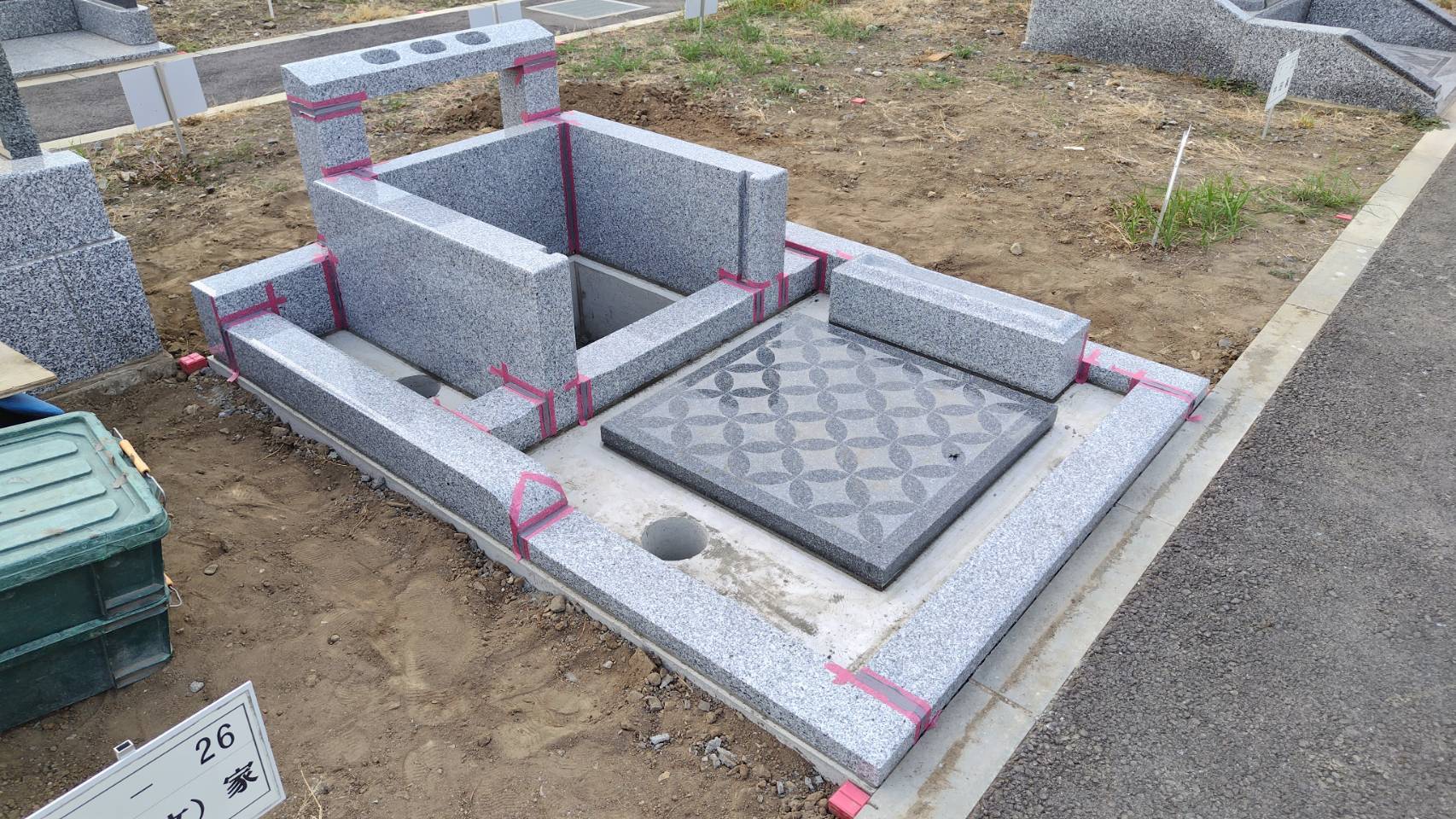墓石施工の様子