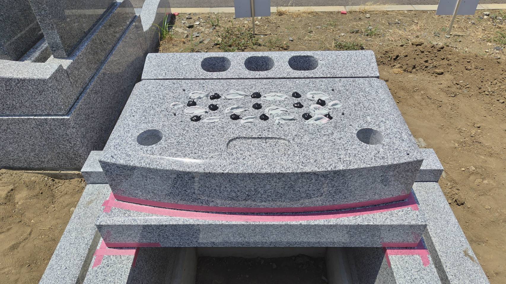 墓石施工の様子