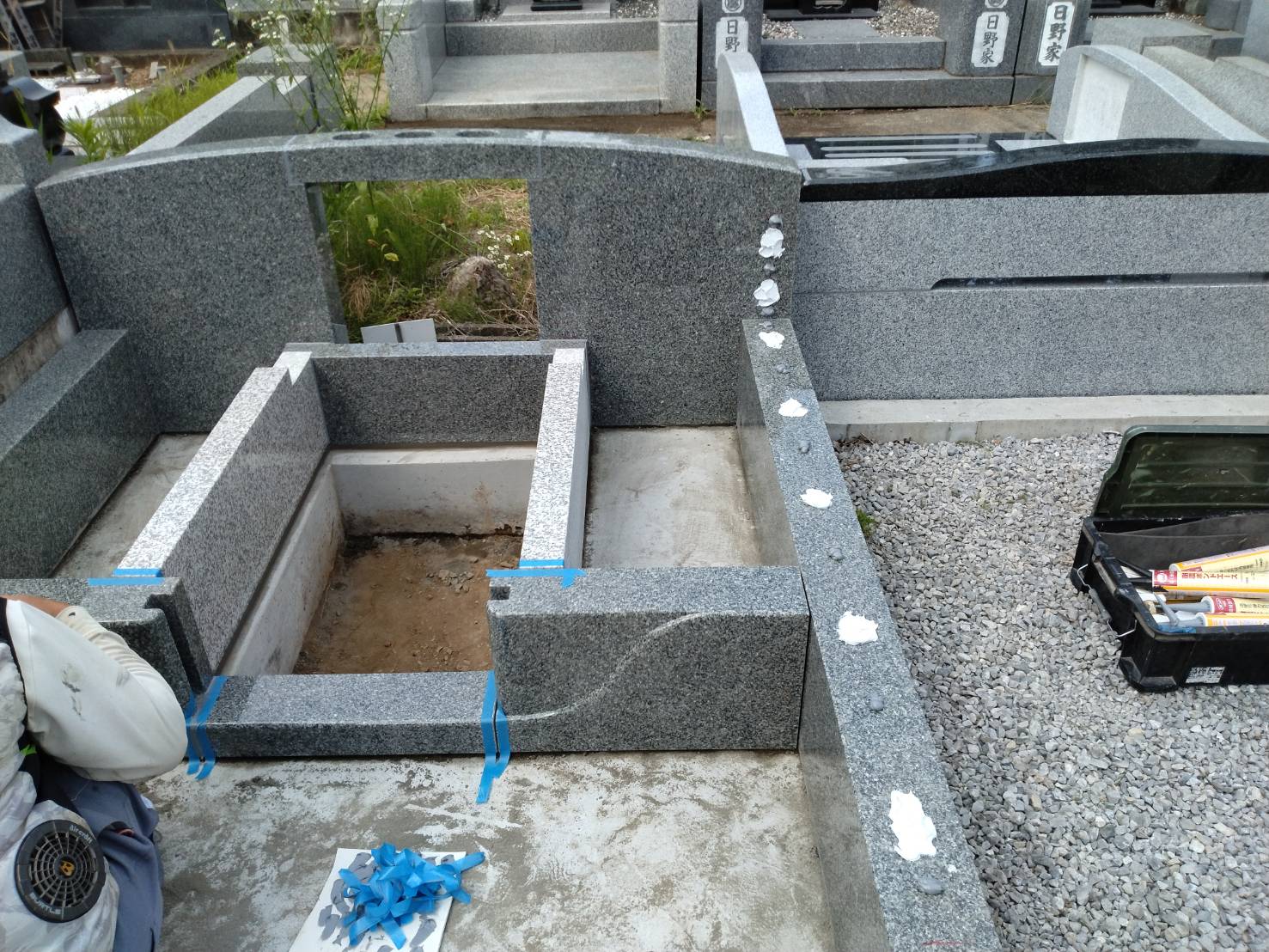 カロート、外柵を施工している様子