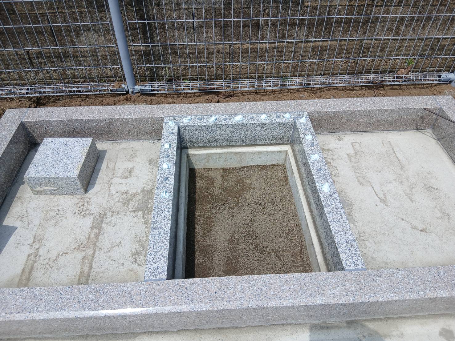 カロート施工の様子