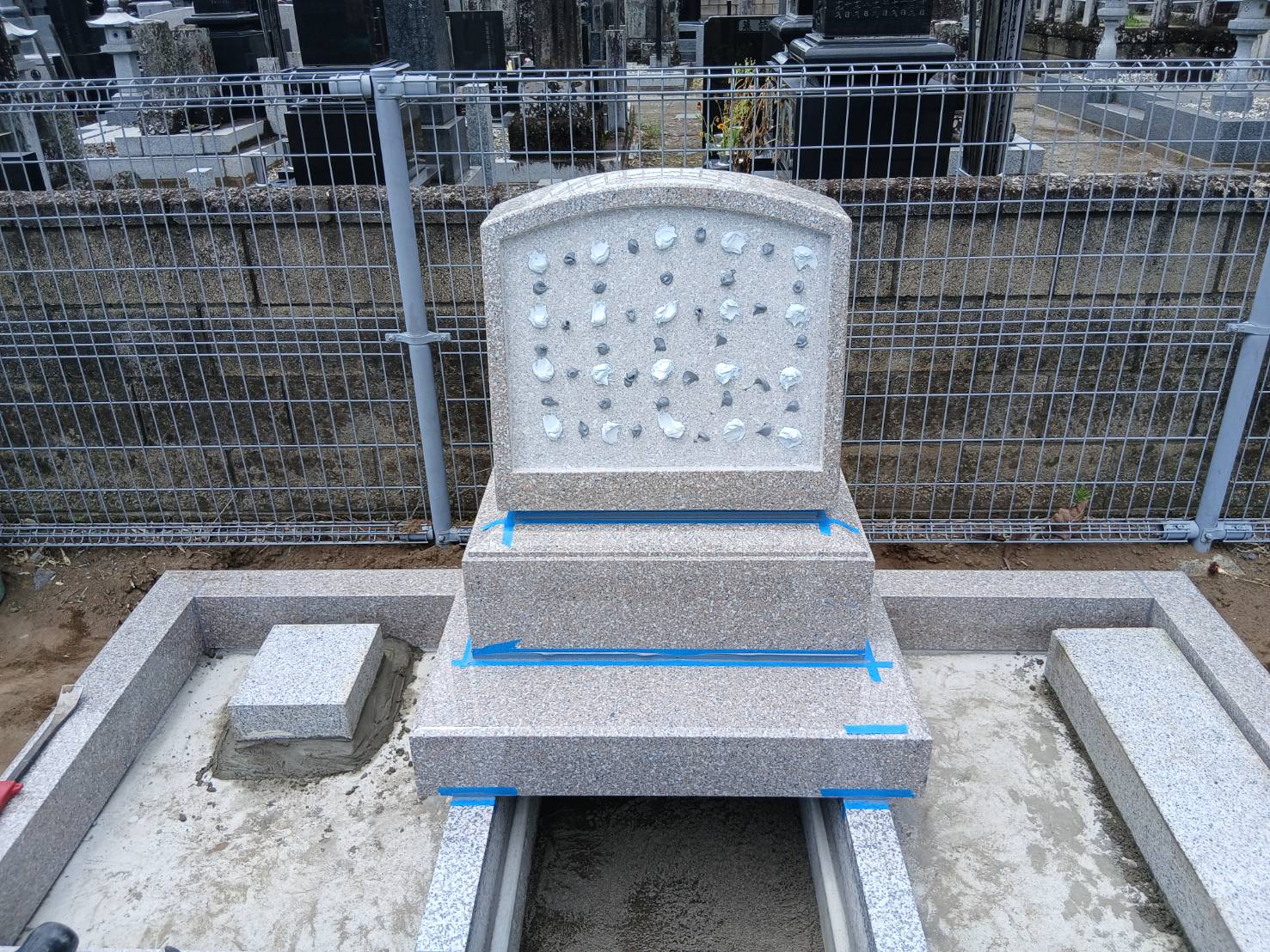 石塔施工の様子