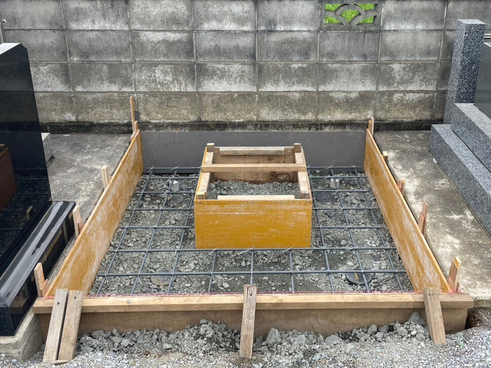 墓地の基礎工事の様子