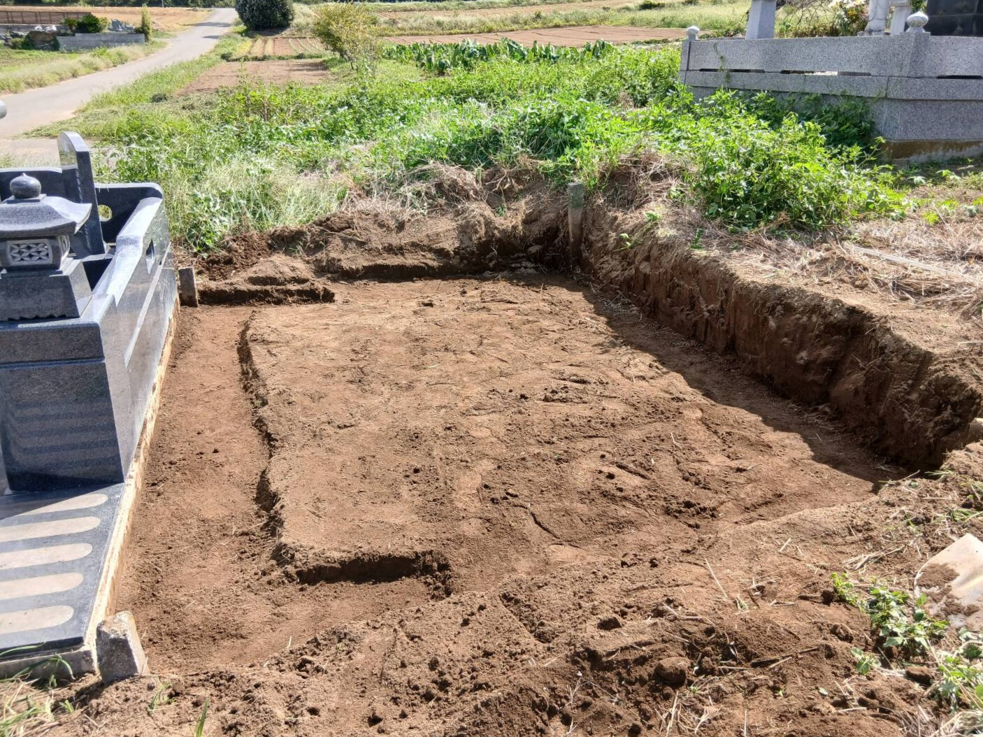 墓石建立前の墓地の様子