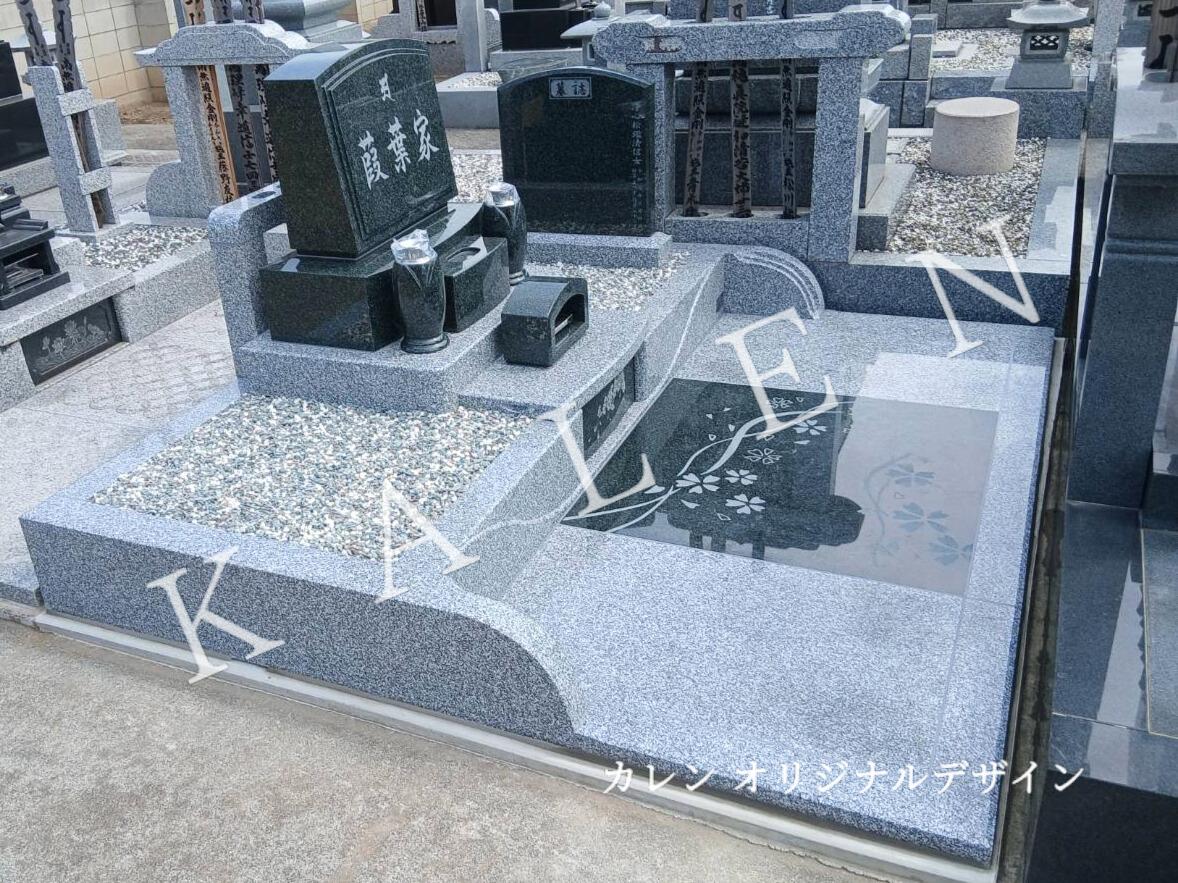 黒色石材を使用した洋風墓石（墓石のカレン施工）