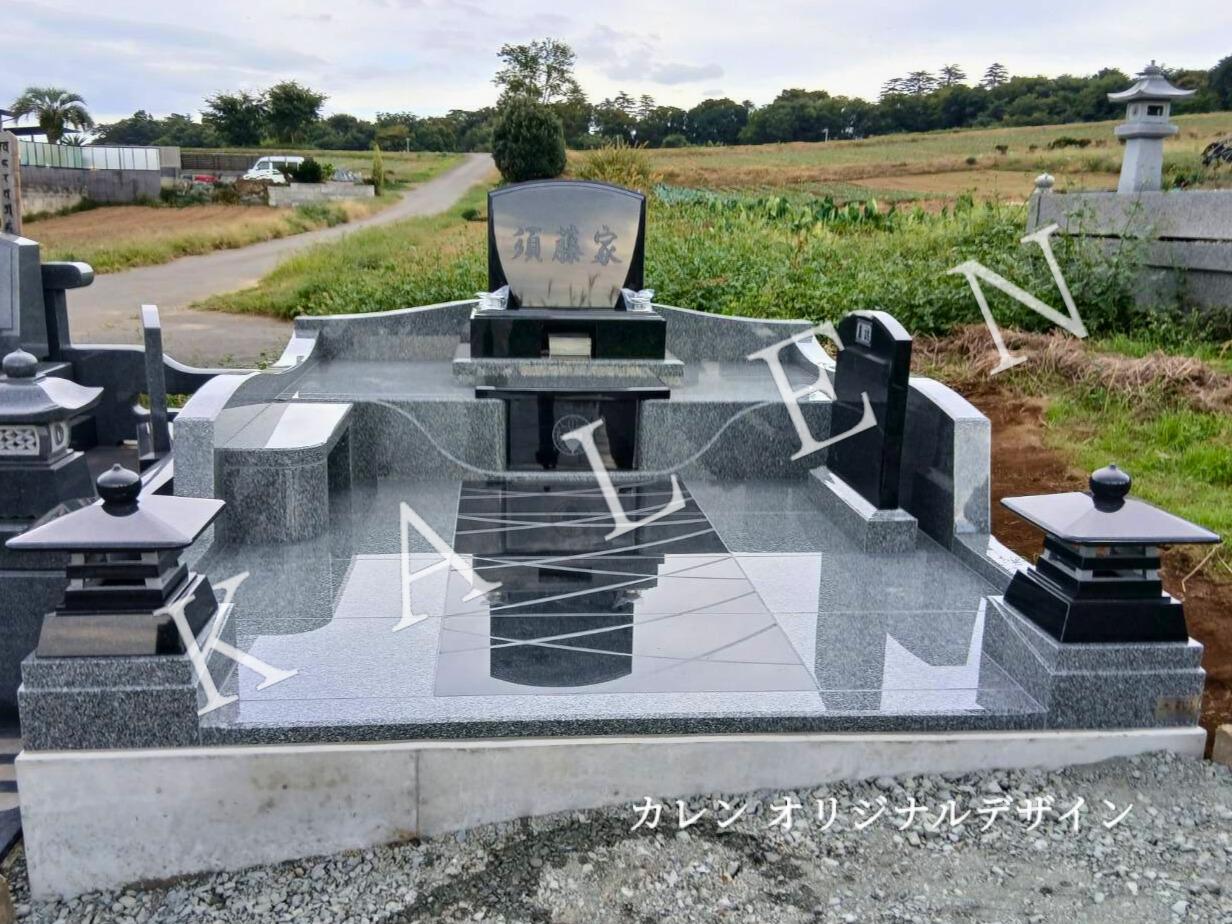 広い敷地に建つデザイン墓石(埼玉県深谷市)