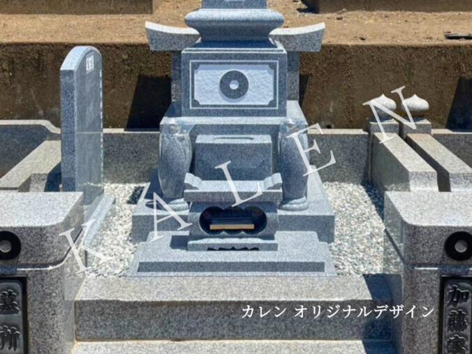 五色砂利を敷き詰めています