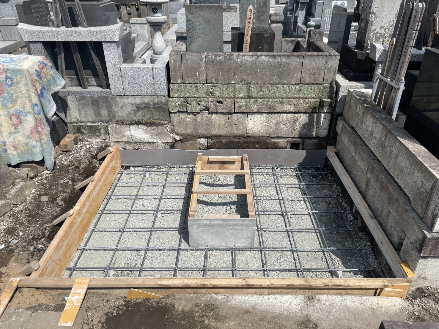 墓地の基礎工事の様子
