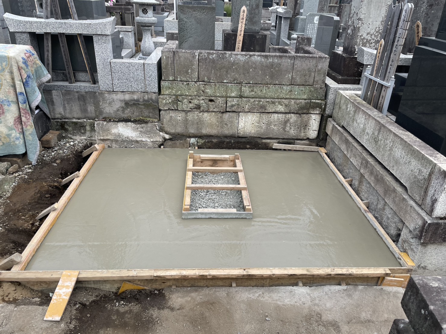 墓地の基礎工事の様子