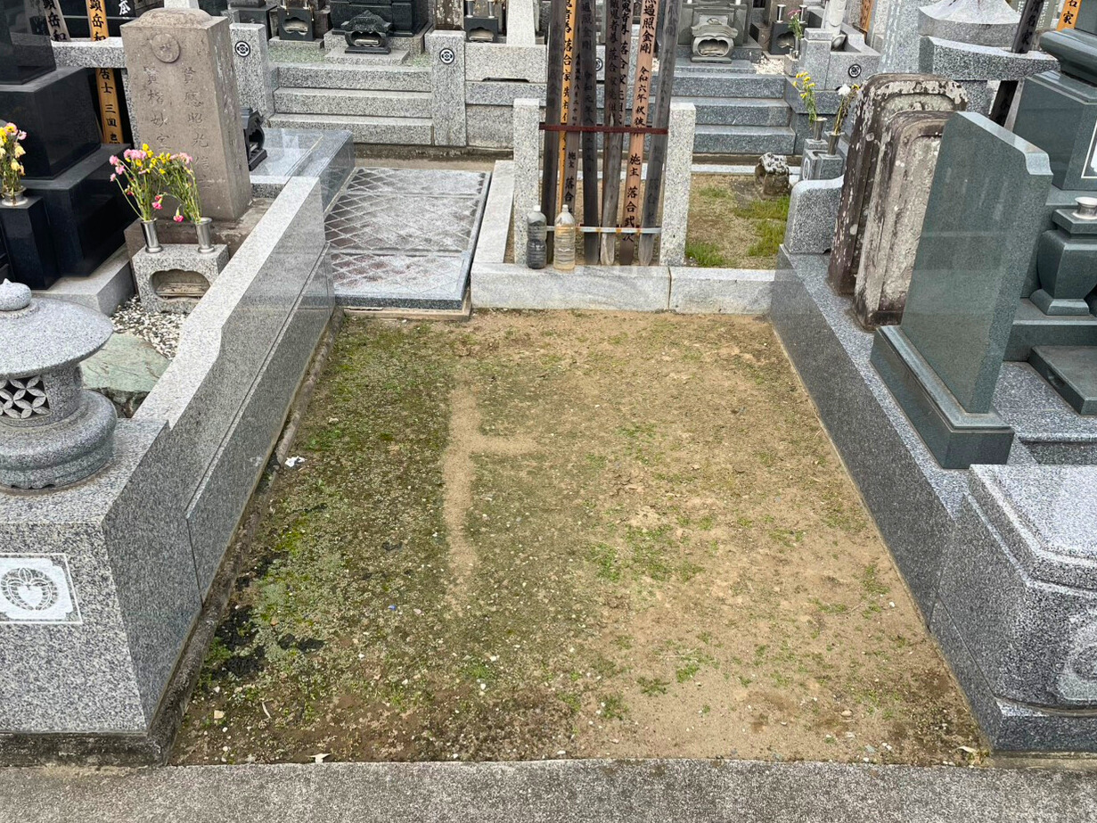 墓石建立前の墓地の様子