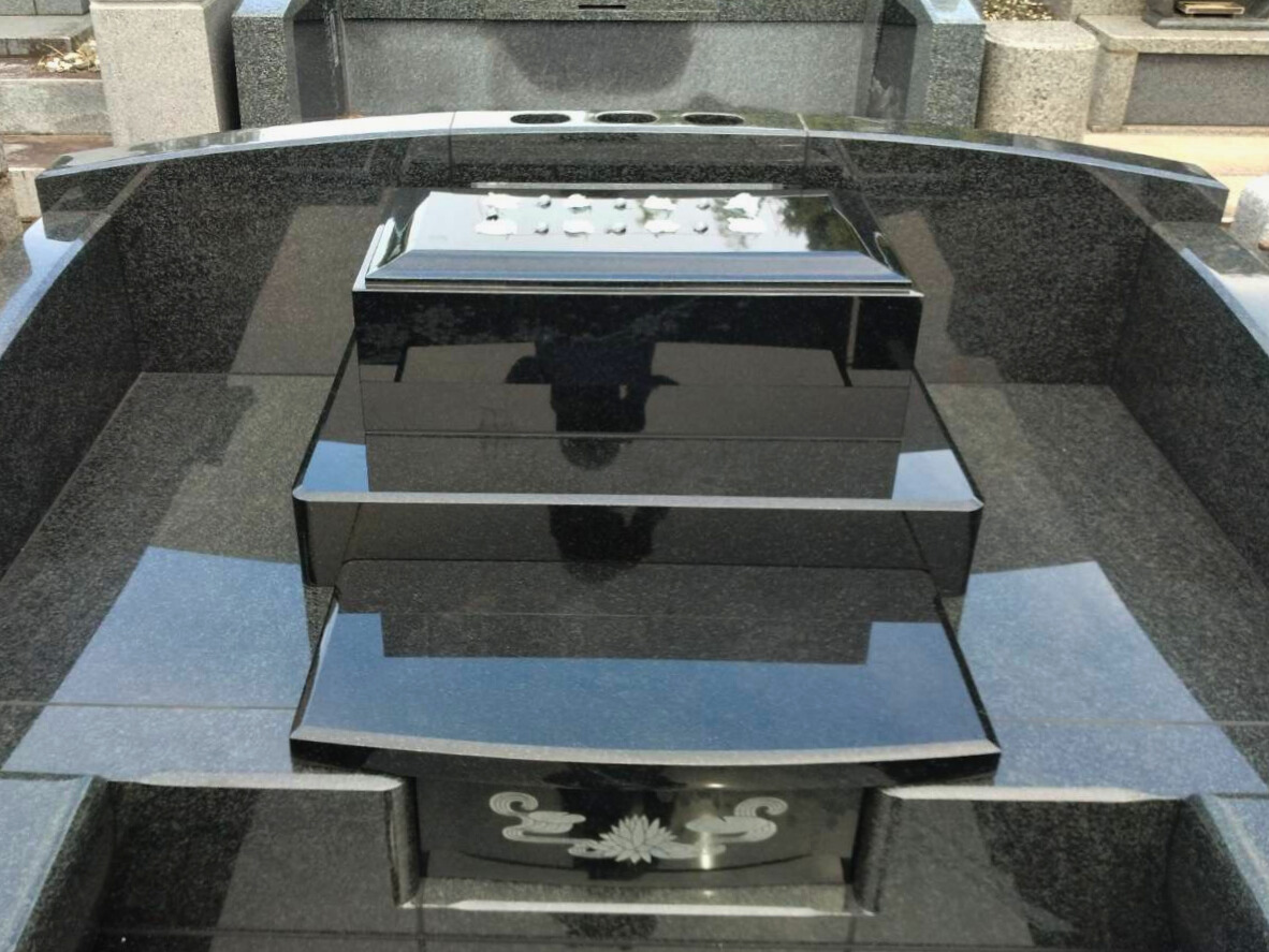 竿石建立の様子