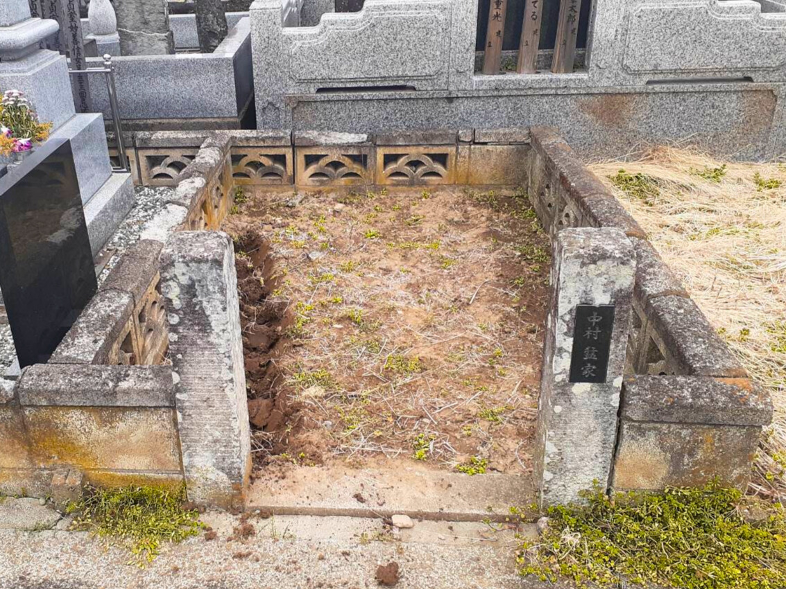 施工前の墓地の様子