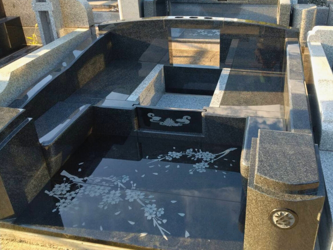 敷石建立の様子