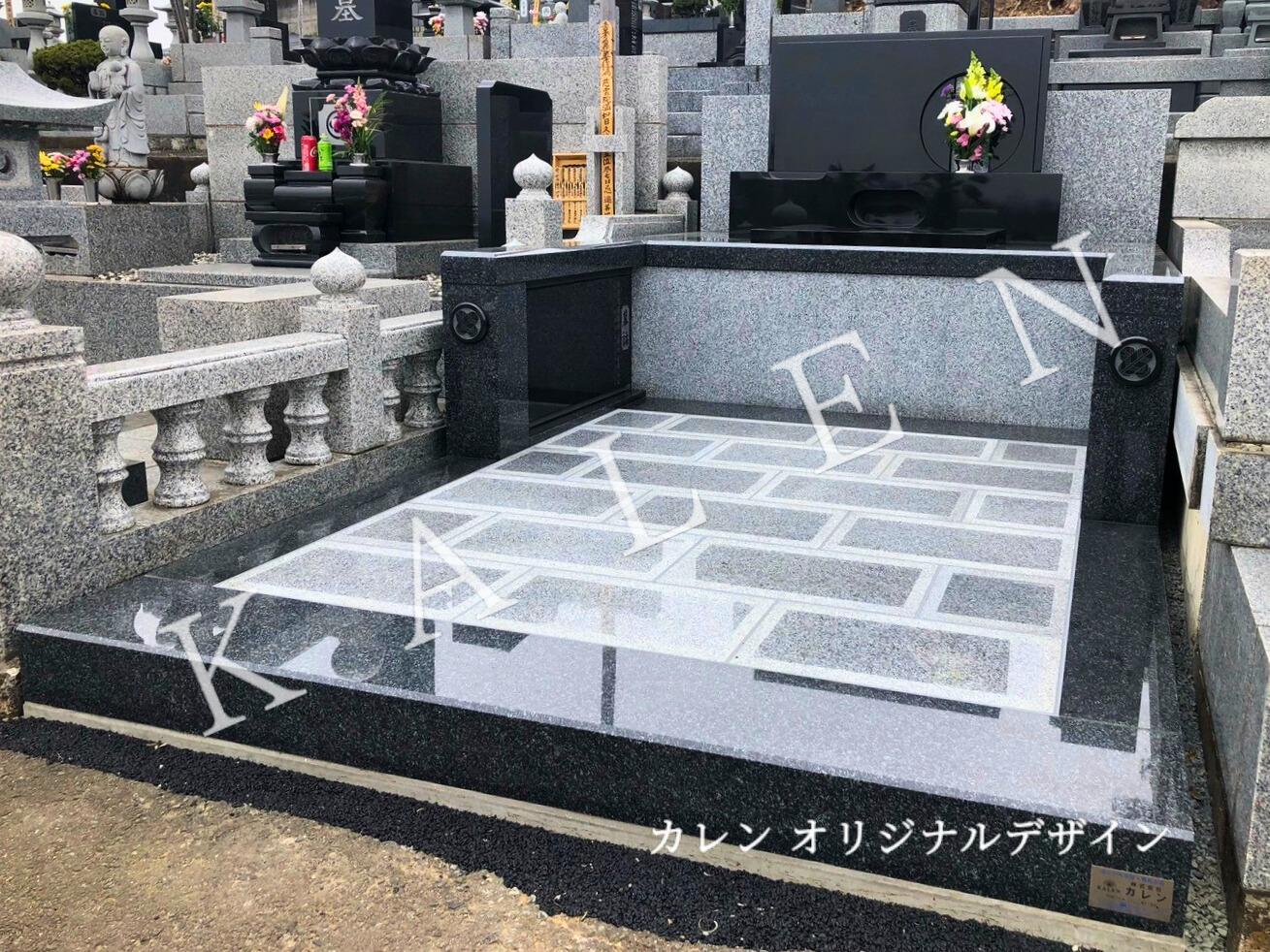 ゆったりとした墓地に建つデザイン墓石(群馬県伊勢崎市石山霊園)