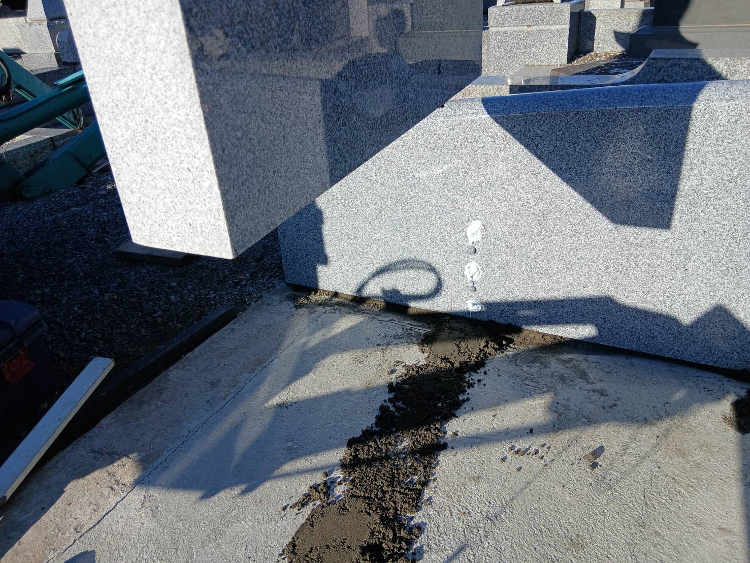 墓石建立の様子