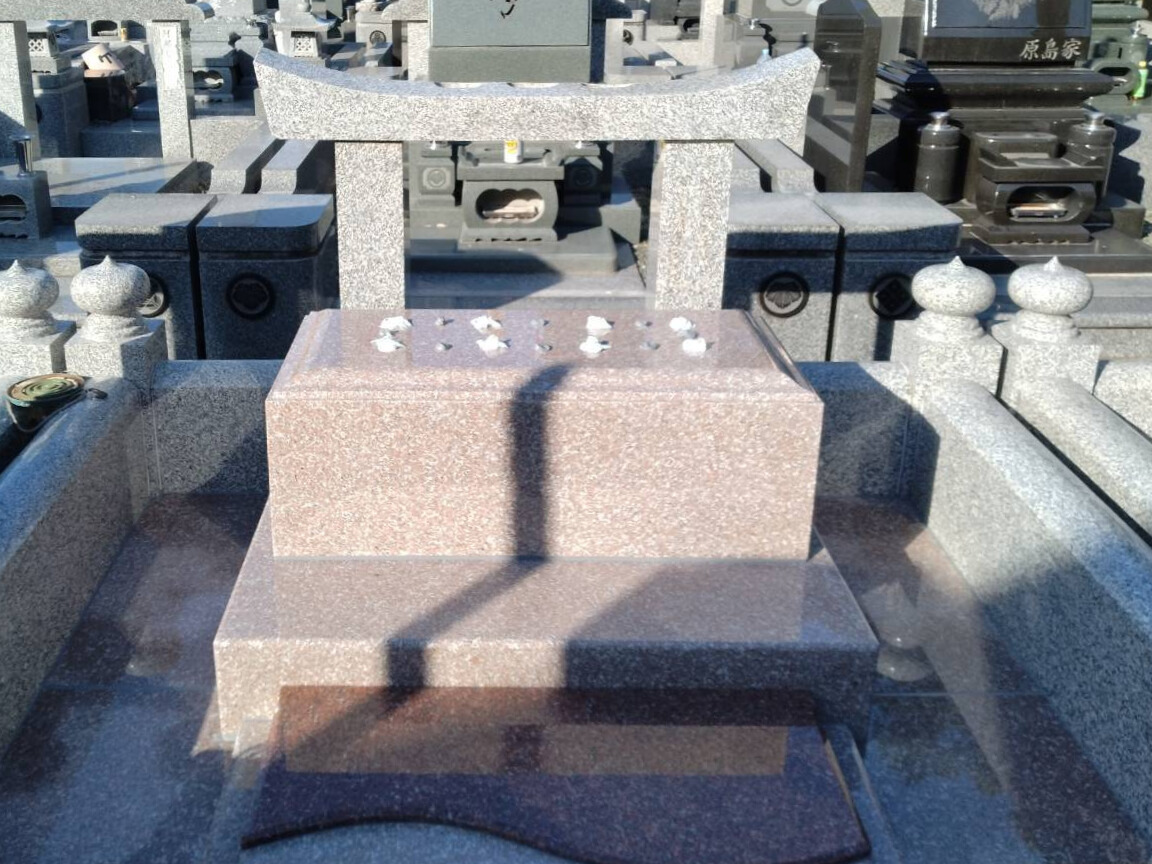 墓石建立の様子