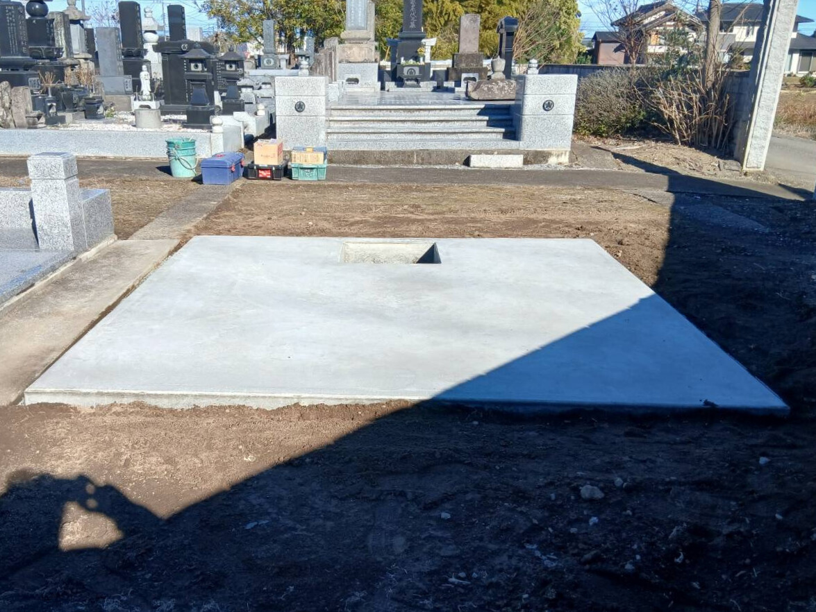 墓石の基礎工事の様子