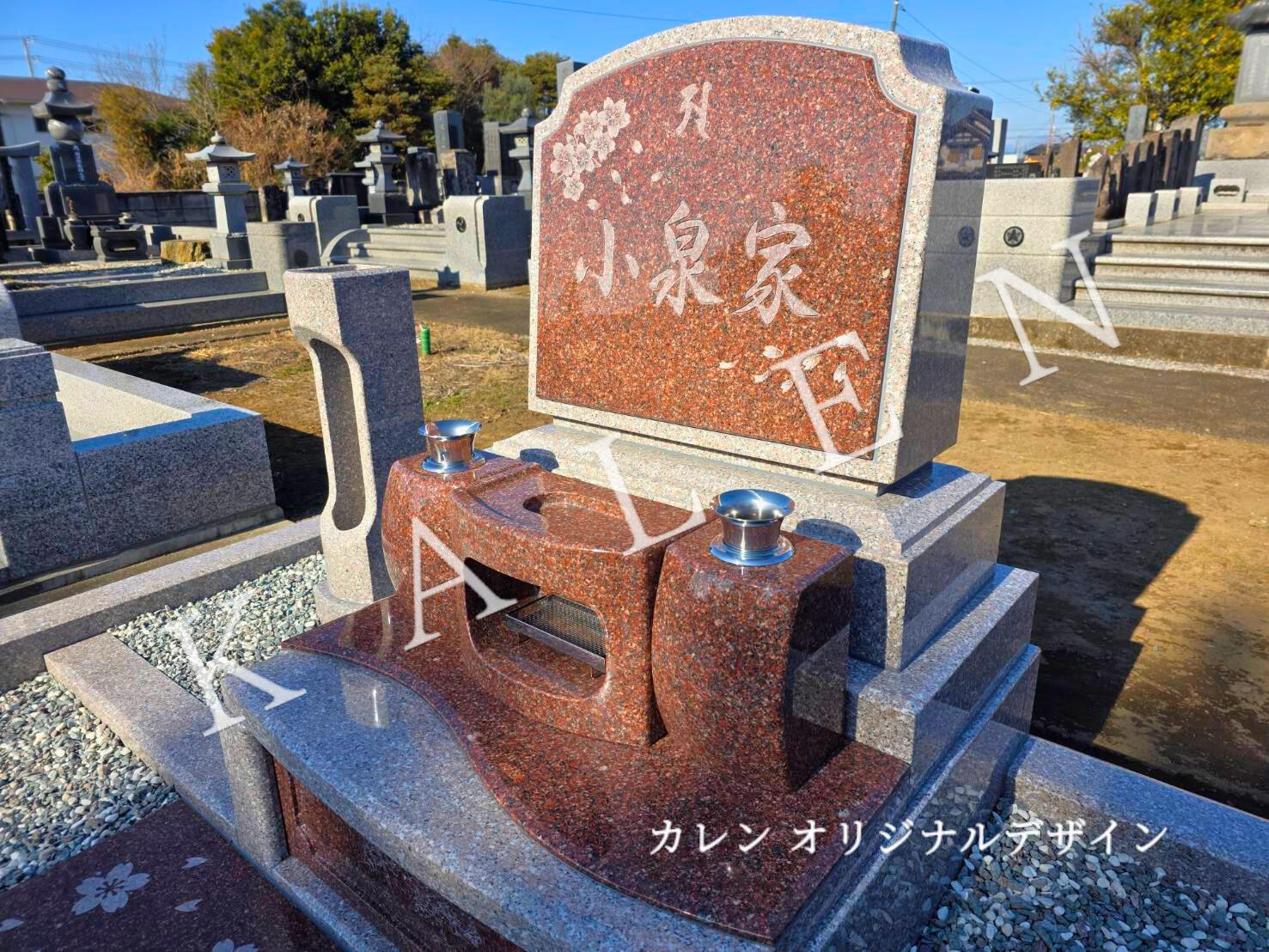 ピンク色の石材を使用した洋風のお墓（群馬県板倉町）