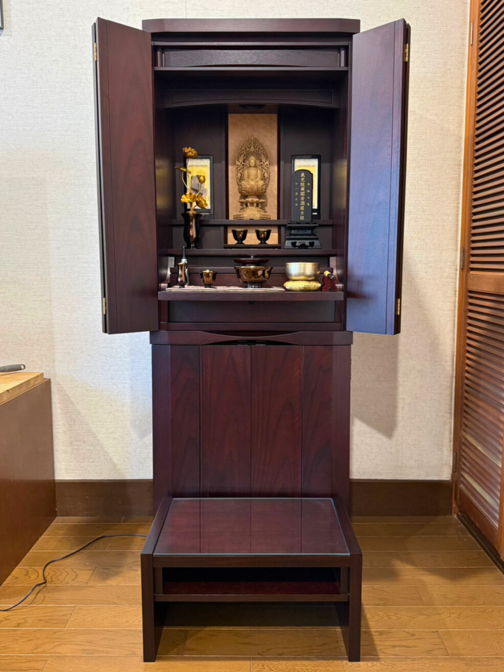 ご成約いただいたお仏壇(墓石のカレン)