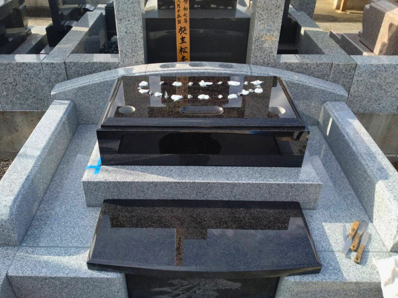 墓石施工の様子