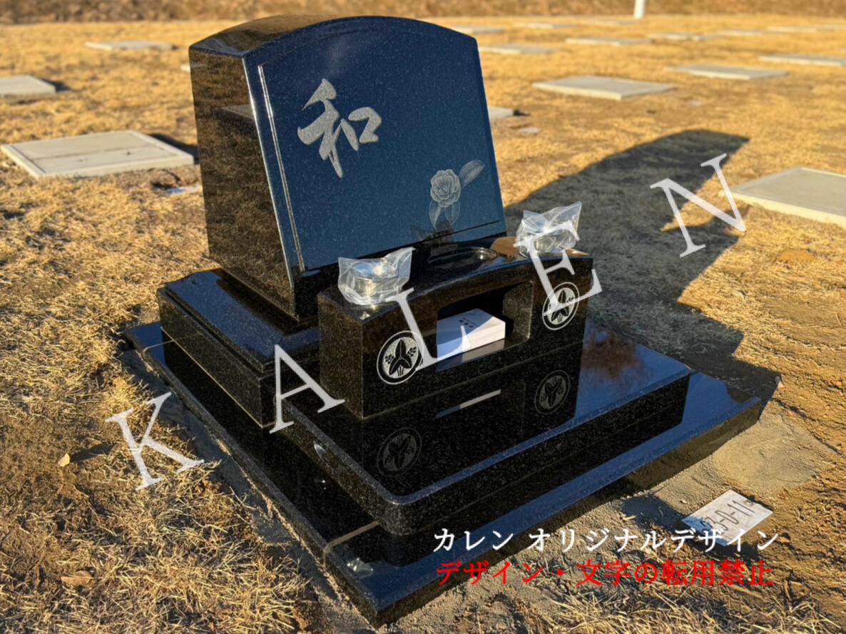 想いの詰まった雪椿のイラスト彫刻(群馬県太田市八王子山公園墓地)