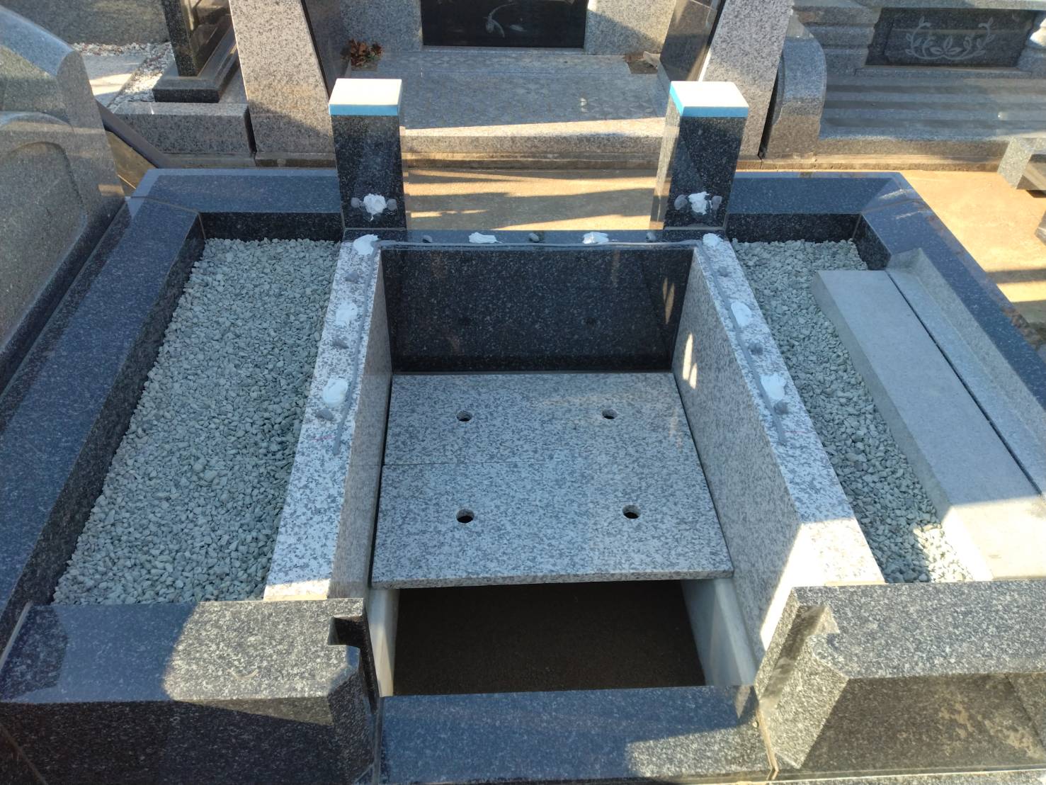 カロート施工の様子(墓石のカレン施工)