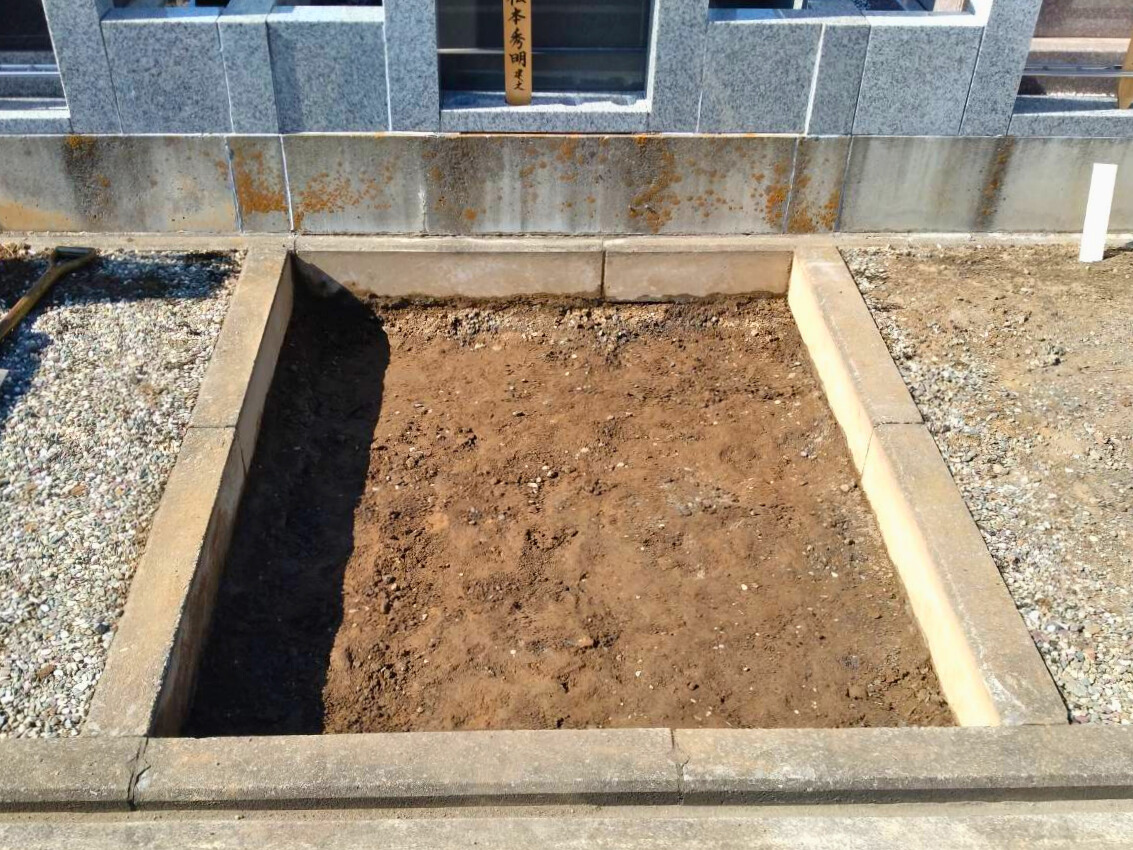 墓石施工前の墓地の様子