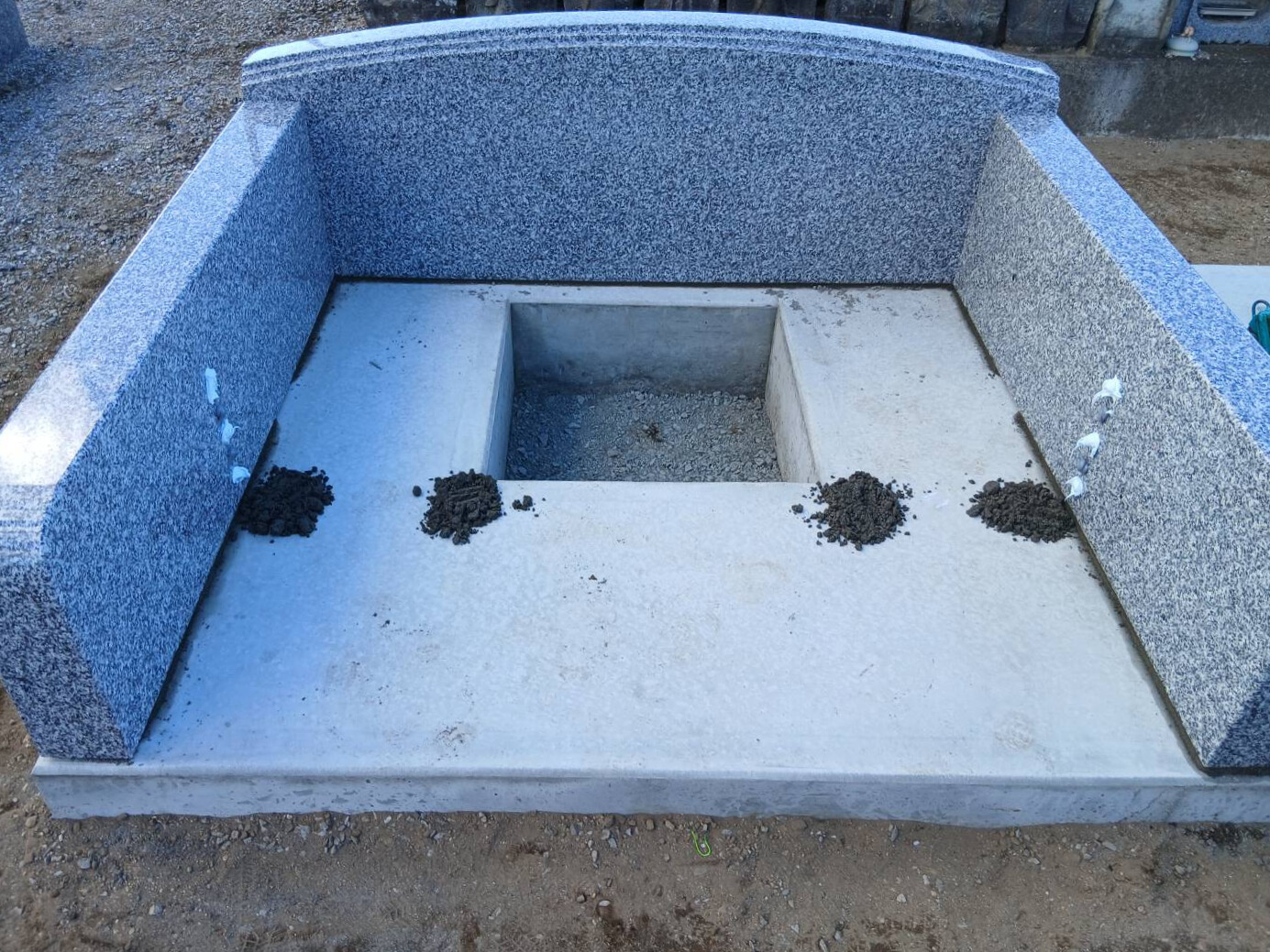 外柵施工の様子