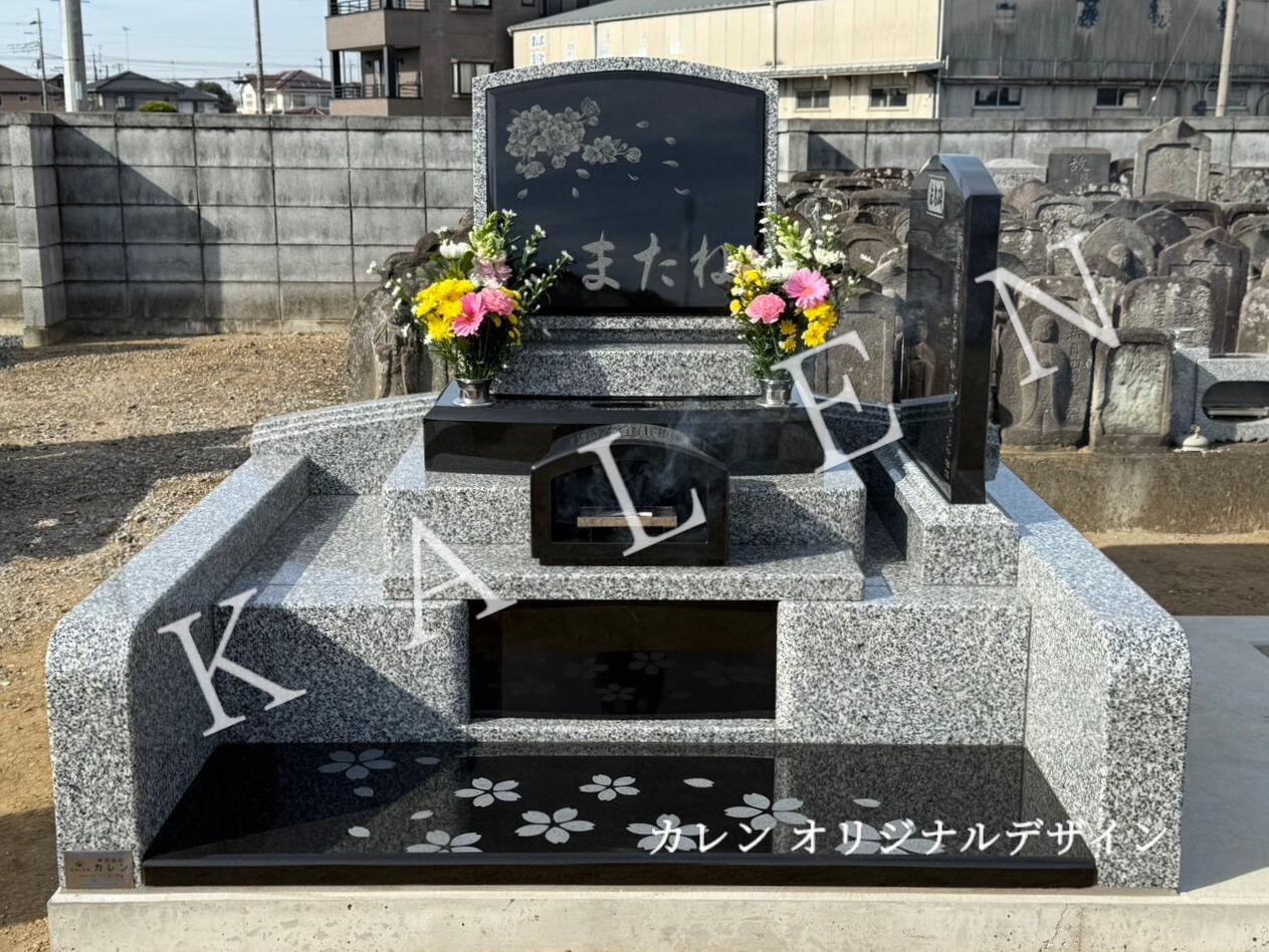 またねのメッセージが刻まれた洋型墓石（群馬県館林市館林共同墓地）