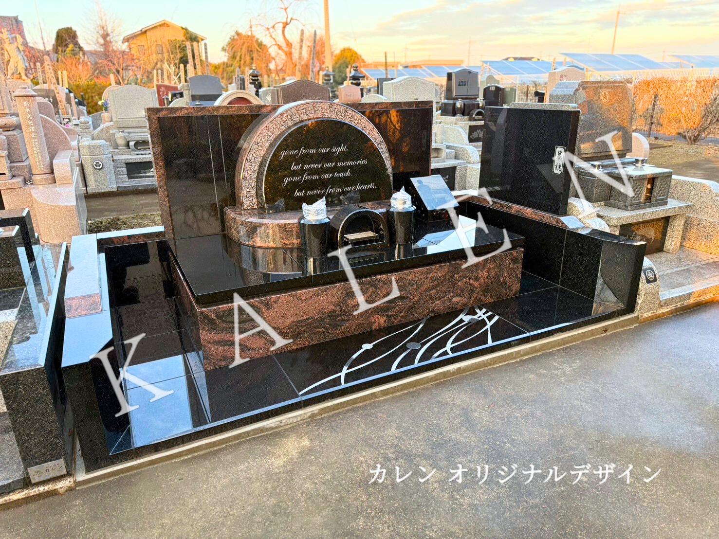 オーロラと黒色石材を使用したデザイン墓石(群馬県邑楽町高正寺様にて)