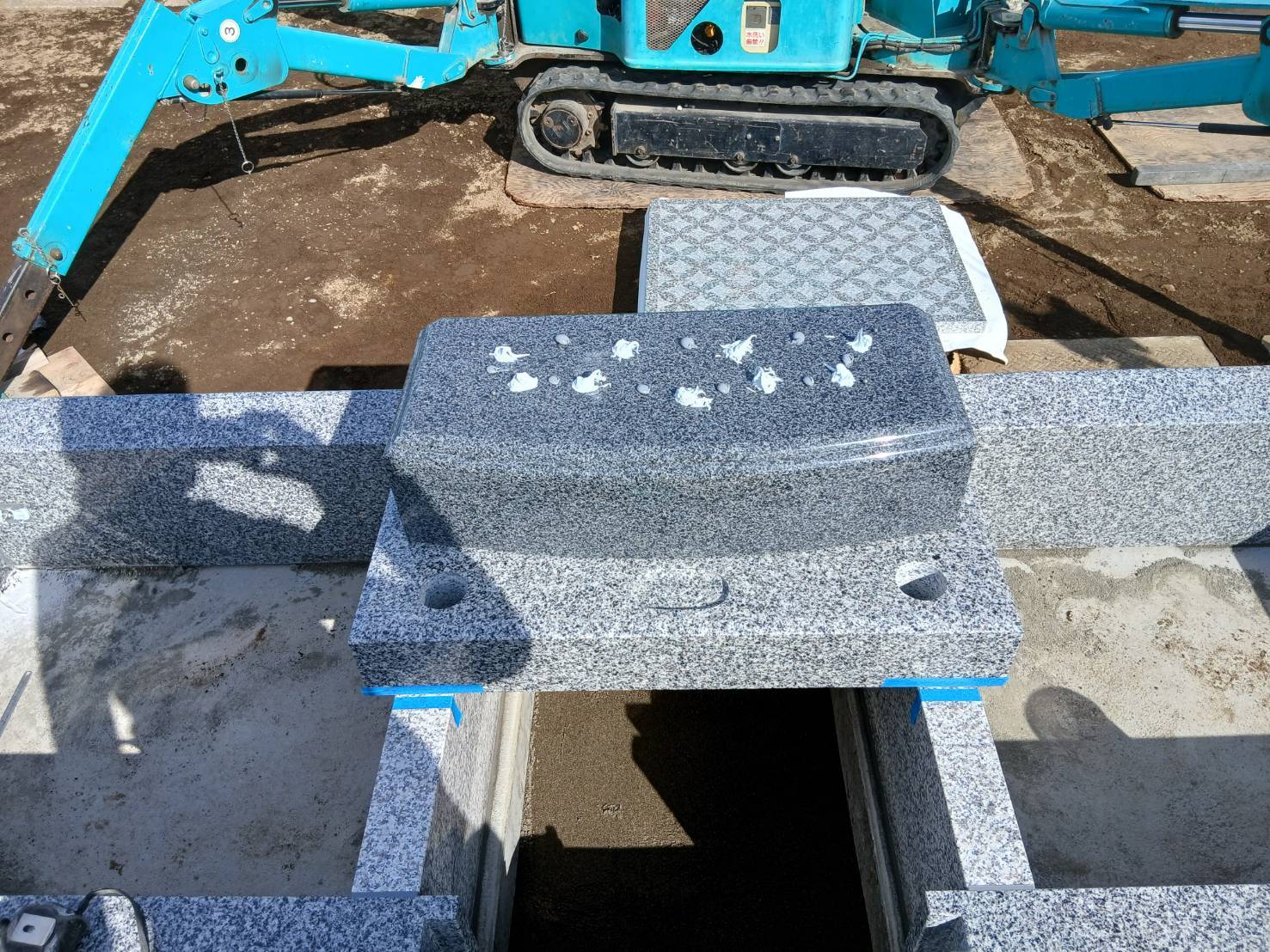 石塔施工の様子