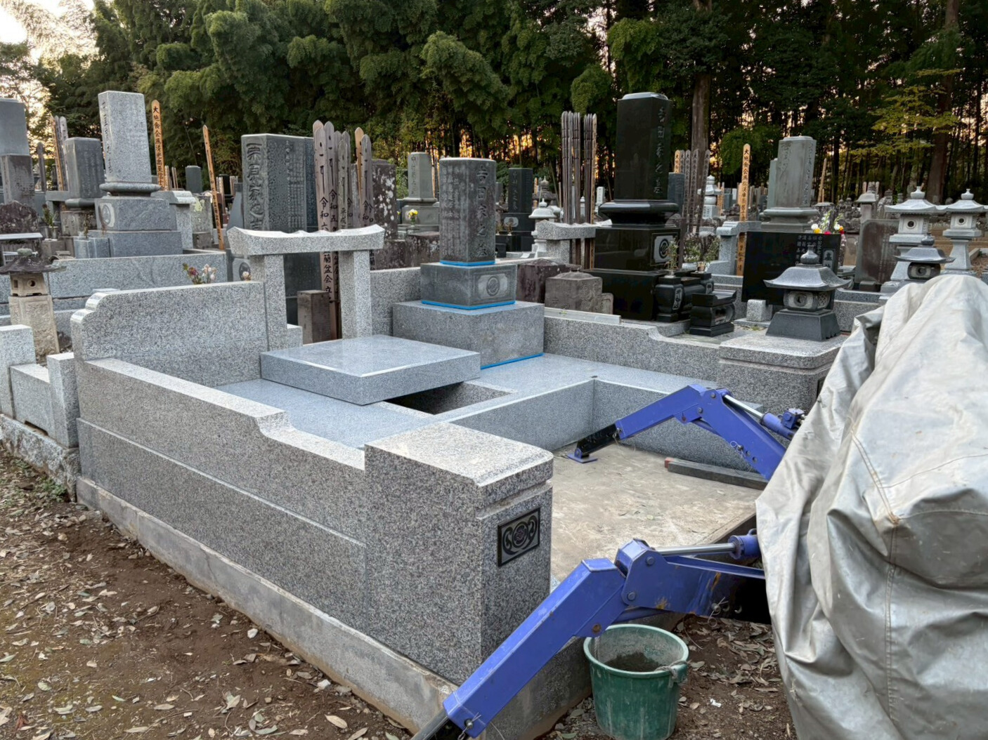 墓石施工の様子