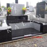 世界最高級白御影石の庵治石と世界最高級黒御影石のスウェーデンファイングレーを使用した贅沢なデザイン墓石