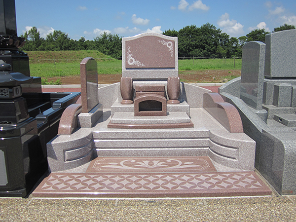 カラー石材をしようした洋風のお墓　栃木県宇都宮市で施工したお墓
