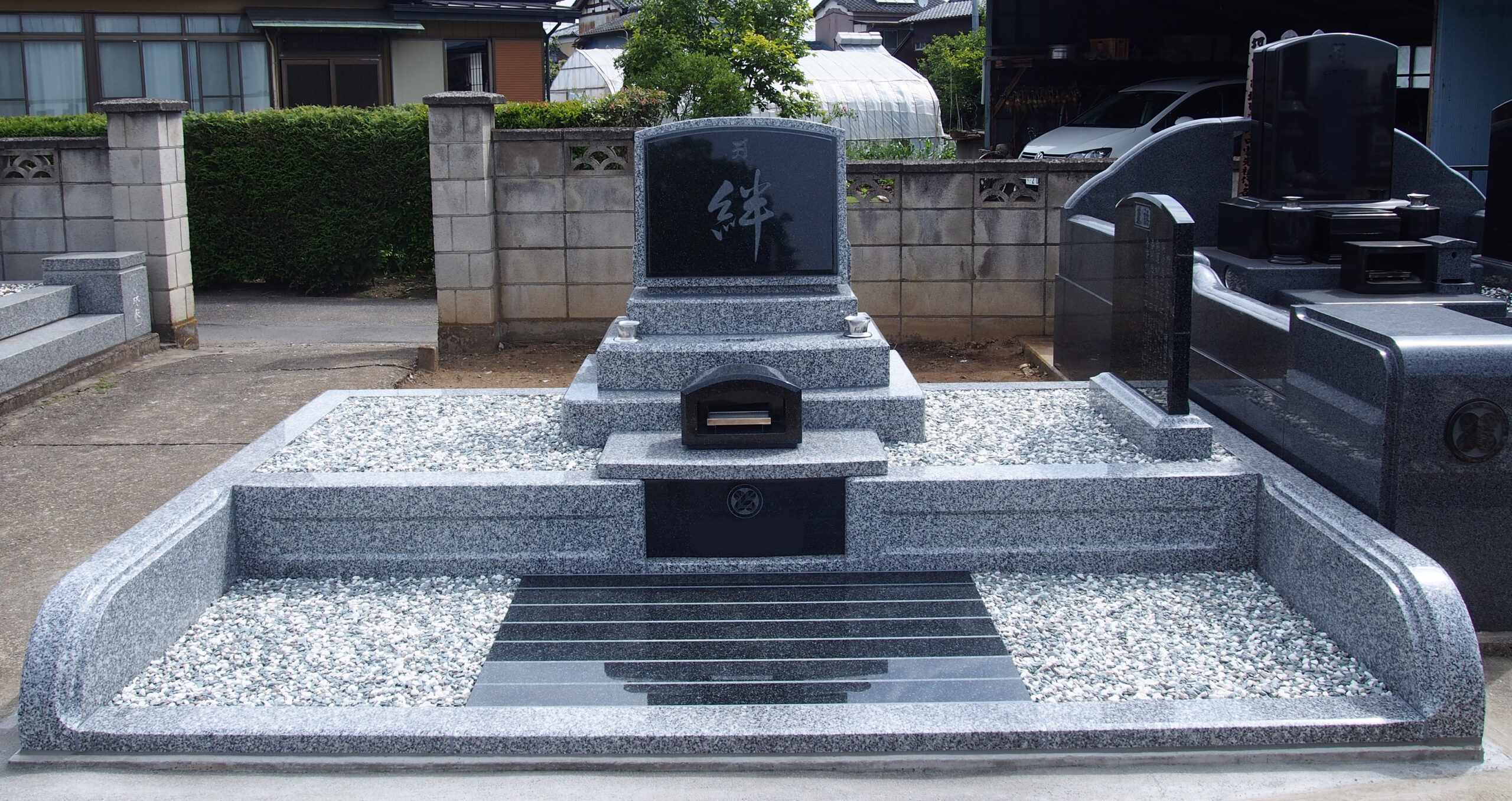 シンプルなデザインの洋風墓石（群馬県板倉町）